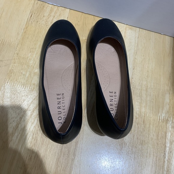 Journee Collection Women Saar Black Classic Pump Heels Size US 8 - Picture 5 of 8